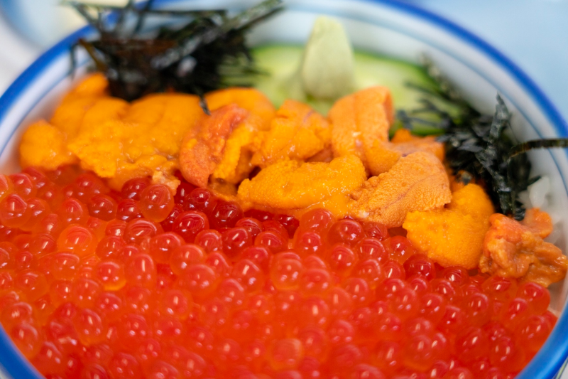 宇登吕妇女部食堂的海胆盖饭